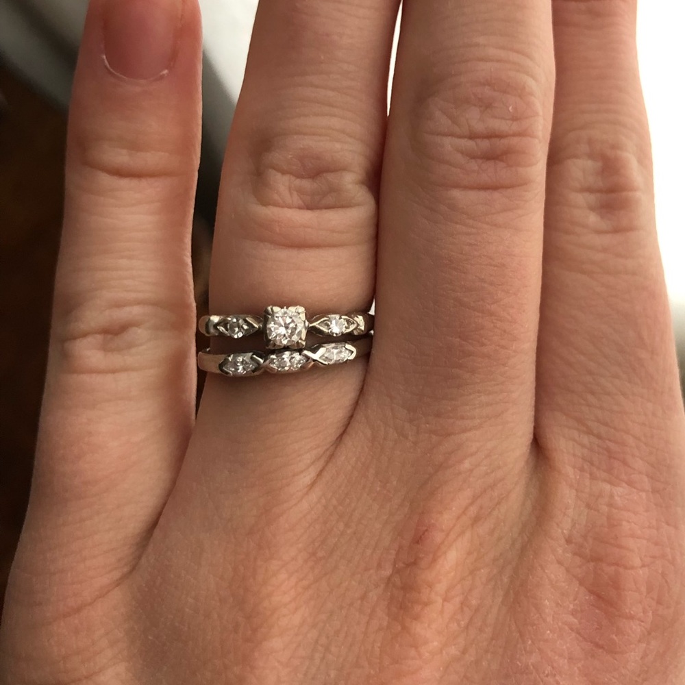 Antique 1930s diamond wedding band - Picture 2 of 4